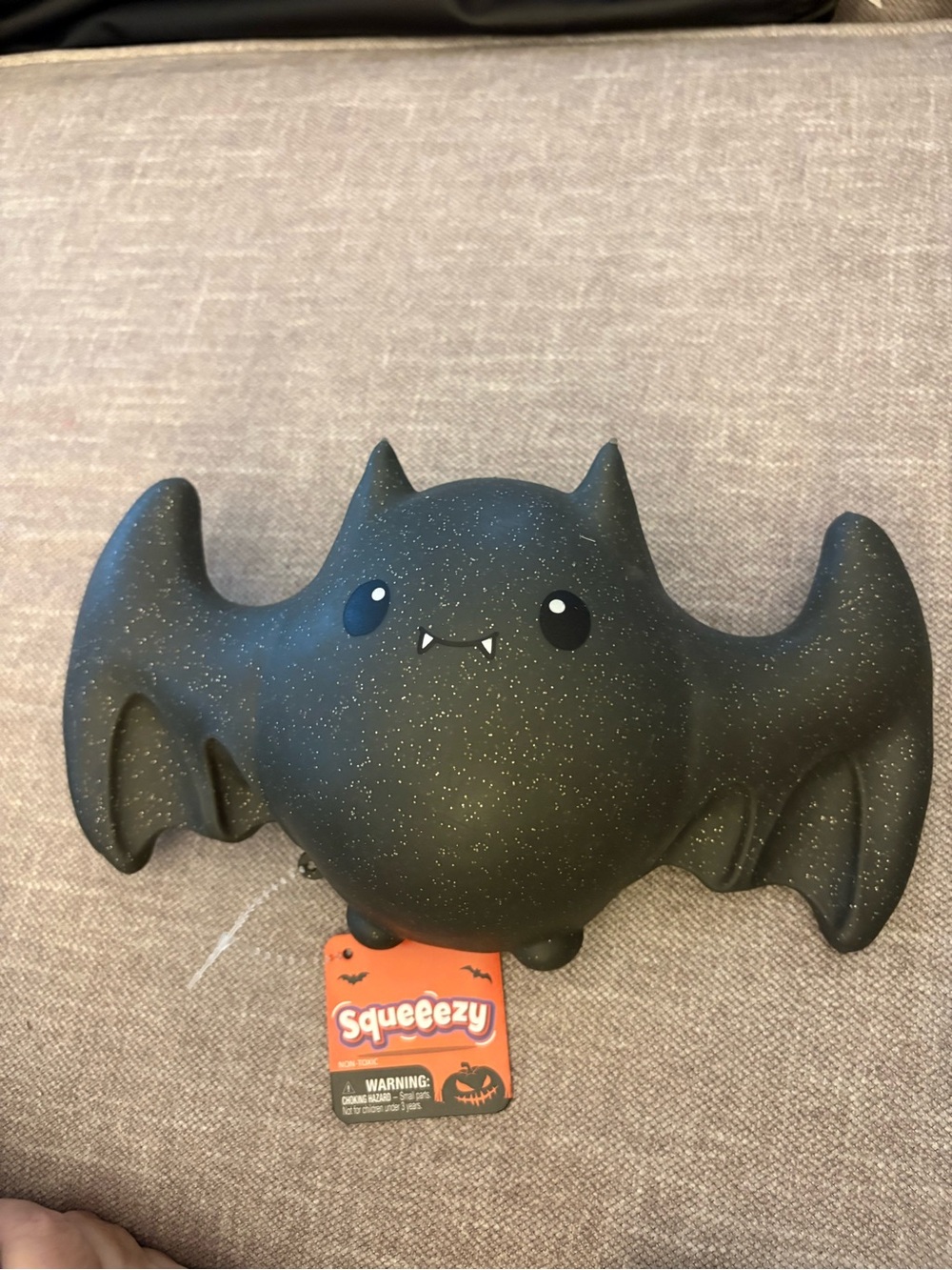 🦇 Halloween Bat Squeezy Squishy – Black Glitter – NEW With Tag